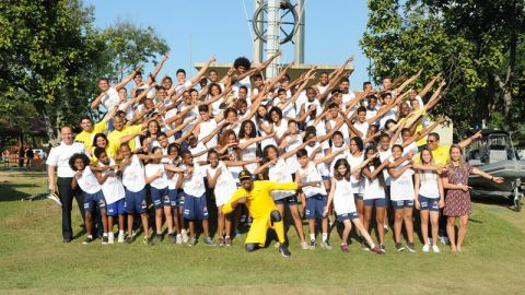 Usain Bolt recibió a los niños de las favelas en el Centro de Educación Física Almirante Adalberto Núñez (Cefan) de Río de Janeiro.