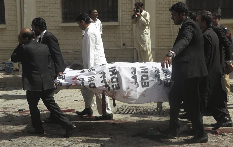 Más de 100 heridos deja atentado en Paksitán.