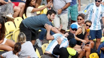 La pelea de aficionados en el estadio olímpico de tenis, suspendió momentáneamente la actividad en el partido entre del Potro y Souza.