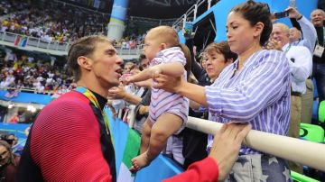 Michael Phelps con su hijo