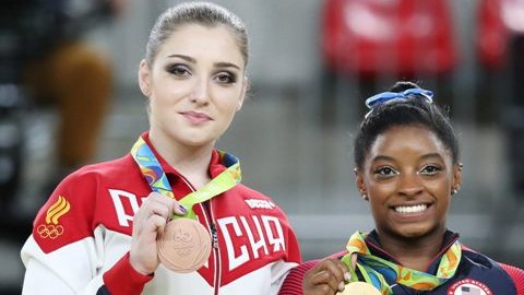 Simone Biles se impuso a su compatriota Aly Raisman y a la rusa Aliya Mustafina.