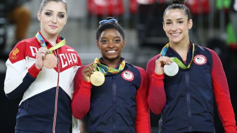 Simone Biles se impuso a su compatriota Aly Raisman y a la rusa Aliya Mustafina.