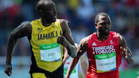 Usain Bolt en acción en los 100 metros.