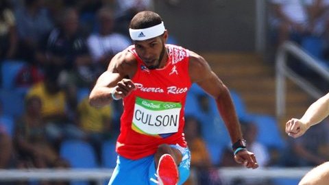 El boricua Javier Culson y el noruego Karsten Warholm en su heat eliminatorio de los 400 con vallas de Río 2016.