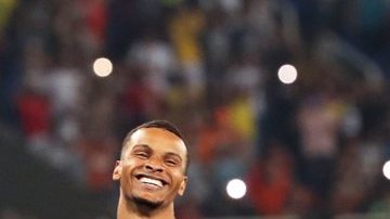 Un momento para la posteridad: De Grasse y Bolt, en un gesto inolvidable. Una de las mejores fotos de Río 2016, sin duda.