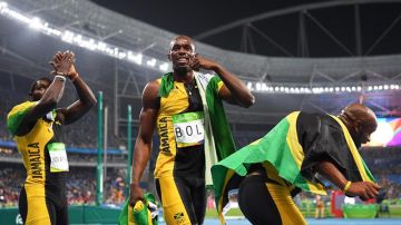 Usain Bolt se impuso con el equipo de Jamaica en los 4x400 m.