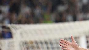 Higuaín festeja el gol del triunfo en su debut con la Juventus.