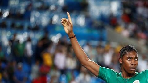 Semenya de Sudáfrica ganó con facilidad los 800 m.