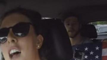 Así se divierten los poderosos nadadores de los equipos femenil y varonil de EEUU.