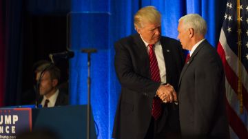 Donald Trump junto a su compañero de fórmula Mike Pence en  Youngstown, Ohio.