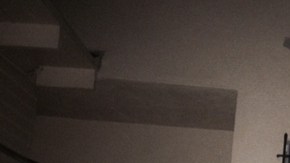 Los inquilinos temen que los cables eléctricos sueltos electrocuten a alguien.