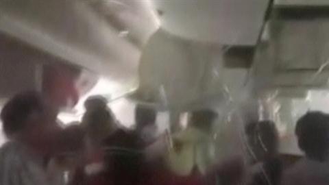 La desesperación y el miedo de las personas que viajaban en el vuelo EK521 era evidente.