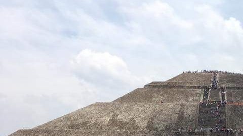 Grupo de Dreamers conocieron las pirámides de Teotihuacán durante su estancia en México. /Jacqueline García, Especial para La Opinión