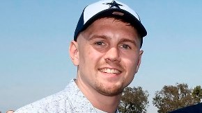 Jason "El Animal" Quigley, Jerry Jones, Oscar De La Hoya y Joseph "Jojo" Diaz  en el training camp de los Dallas Cowboys en Oxnard.