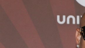 El dúo cubano vuelve con "Más Macarena", una versión del popular tema de Los del Río.