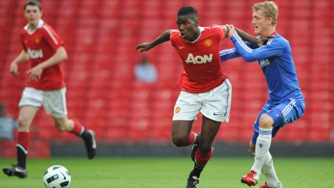 Un joven Paul Pogba en acción con el Manchester United.