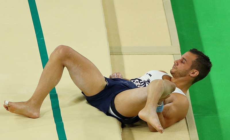 Video: ¡Impactante! Gimnasta francés se rompe la pierna en Río 2016 (se recomienda discreción)