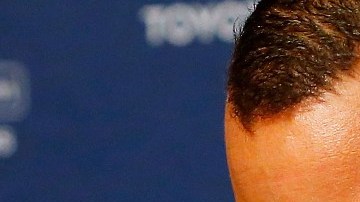 Con lágrimas en el rostro, Alex Rodríguez anunció su retiro este domingo.