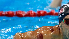 Phelps lleva su primera medalla en Río 2016.
