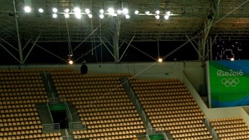 La fosa de clavados del Centro Acuático Olímpico María Lenk de Río de Janeiro, completamente verde en el cuarto día de competencias.