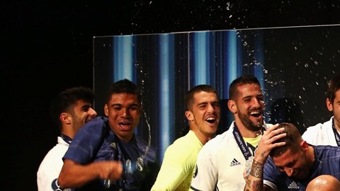 El momento chusco con los jugadores del Madrid y su entrenador Zinedine Zidane.