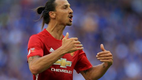 Zlatan Ibrahimovic vive su primera experiencia en la Premier League.