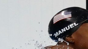 Una imagen para recordar: Simone Manuel y Penny Oleksiak, las ganadoras de la prueba reina de la natación de Río 2016.