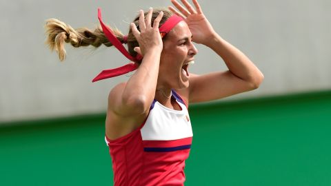 Mónica Puig festeja su pase a la gran final, asegura la plata y va por el oro.