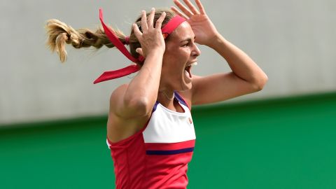 Mónica Puig festeja su pase a la gran final, asegura la plata y va por el oro.