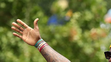 Los usuarios de Facebook consideraron que James fomenta la segregación racial.