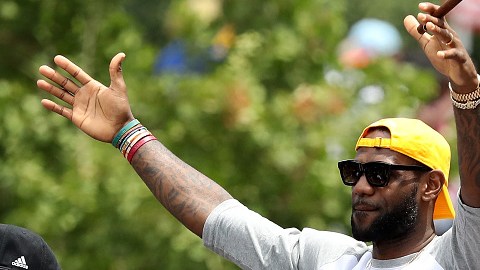 Los usuarios de Facebook consideraron que James fomenta la segregación racial.