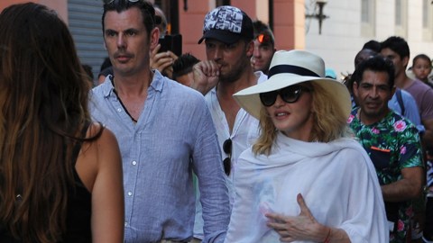 Madonna pasea por La Habana