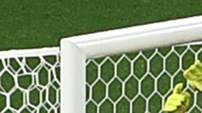 Timo Horn no pudo detener el gran disparo de Neymar.