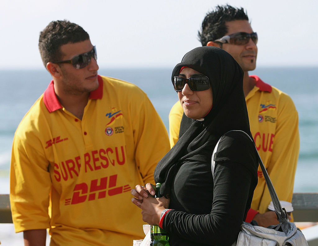  Muchas musulmanas usan burkinis para cumplir con la instrucción coránica de vestirse de forma modesta y poder nadar.