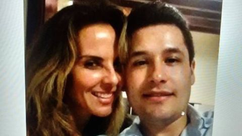 En la imagen, la actriz mexicana Kate del Castillo aparece fotografiada junto Alfredo Guzmán, hijo de "El Chapo". Foto: Especial.