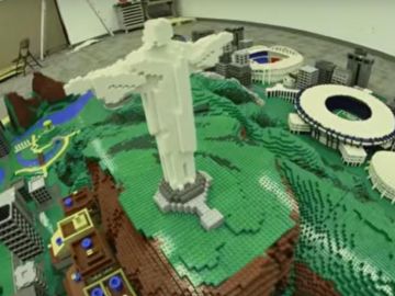 La ciudad de Río de Janeiro con todo y sus sedes olímpicas, recreada con Legos.