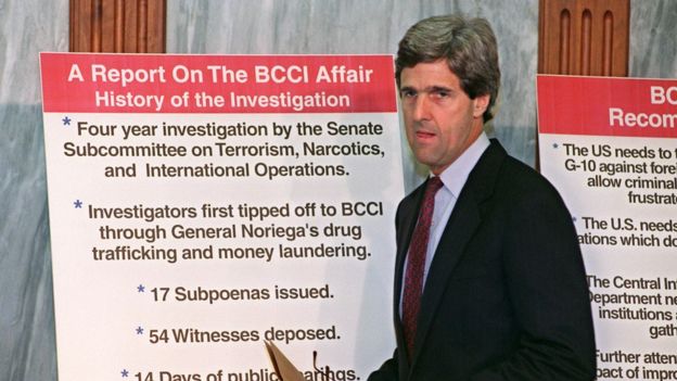 El entonces senador John Kerry encabezó el comité del Senado sobre la investigación de lavado de dinero del BBCI.  Foto Getty