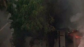 Toma de la casa en llamas.