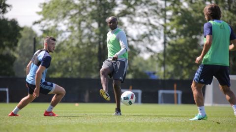 Patrick Vieira, con Harrison y Pirlo.