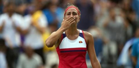 La joven de 22 años sobrevivió un luchado encuentro para pasar a la final.
