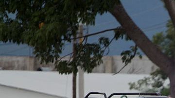 Policías vigilan una carretera en Puerto Vallarta, Jalisco.