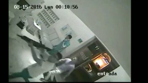 Momento exacto del secuestro de seis hombres en Puerto Vallarta.