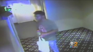 Imagen del sospechoso captado en video. /LAPD