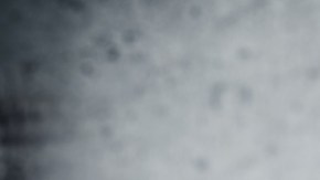 Los gastos en ropa y aparatos de electronica son los que suben la factura./Shutterstock