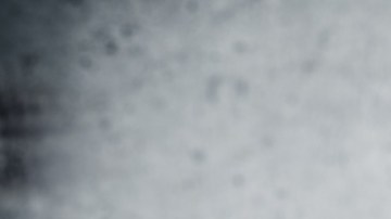 Los gastos en ropa y aparatos de electronica son los que suben la factura./Shutterstock