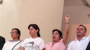 Los padres de los desaparecidos de Ayotzinapa piden cárcel para Zerón.
