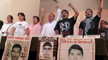 Los padres de los desaparecidos de Ayotzinapa piden cárcel para Zerón.