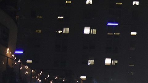Manifestantes encaran a policías antidisturbios durante las protestas ocurridas en Charlotte.