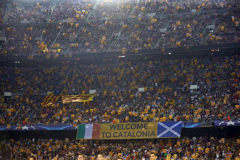 No cesan las manifestaciones independentistas en el estadio Camp Nou de Barcelona.