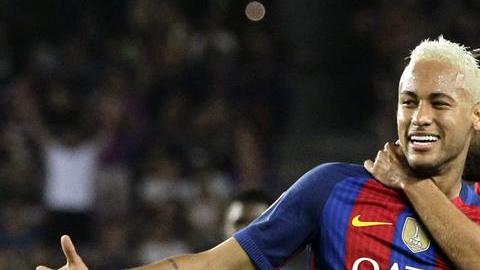 Neymar festeja un gol ante el Celtic.